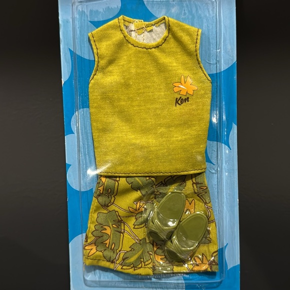 Barbie | NEW: Ken Fashion Avenue: Green Beach Outfit - Collectible Doll Clothes - Picture 3 of 8